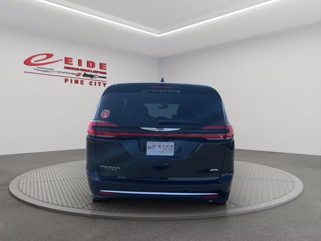2026 Diamond Black Crystal Pearlcoat Chrysler Pacifica Select AWD Van