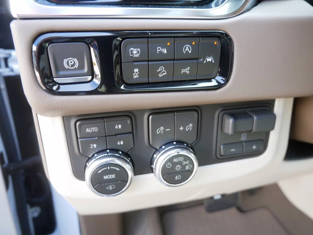 2026 Glacier White Tricoat GMC Yukon XL Denali 4X4 SUV