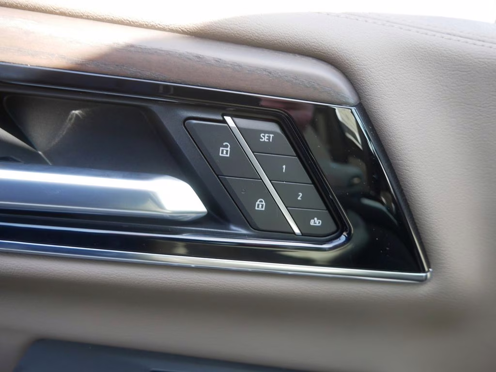 2026 Glacier White Tricoat GMC Yukon XL Denali 4X4 SUV