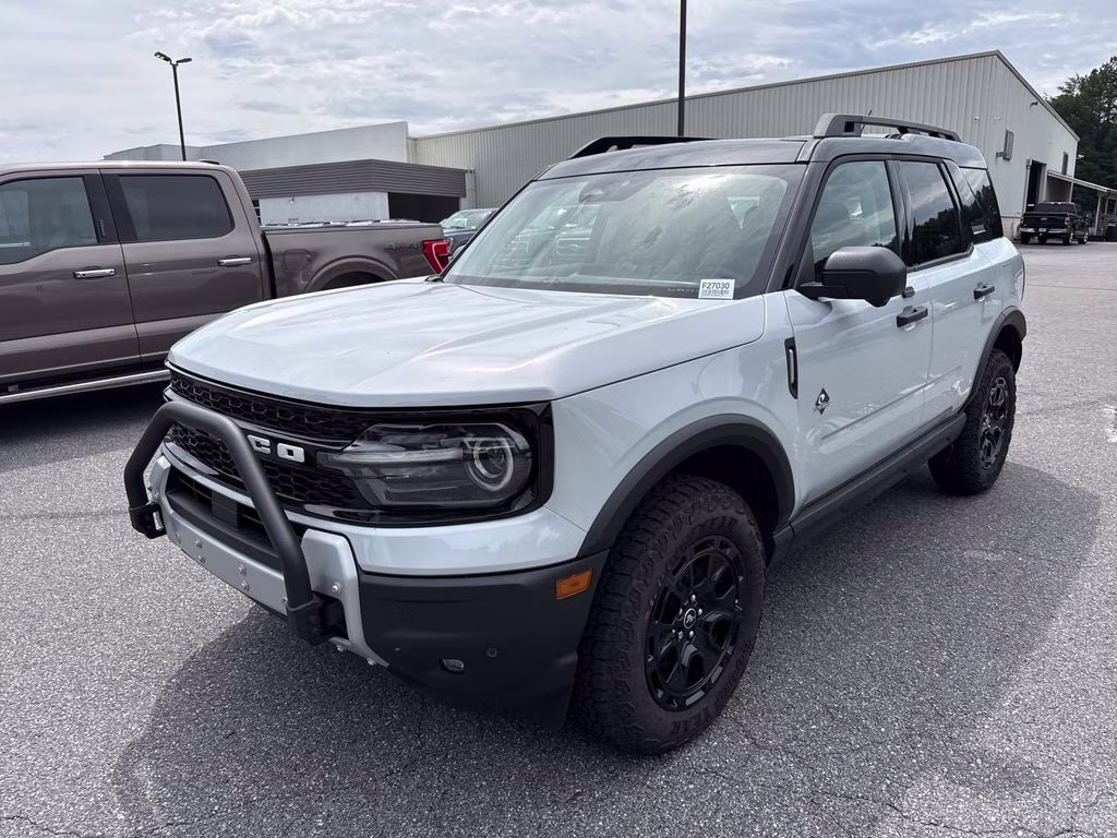 2026 Space White Metallic Ford Bronco Sport Outer Banks 4X4 SUV