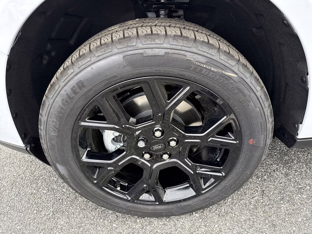 2026 White Ford Maverick XLT AWD Truck