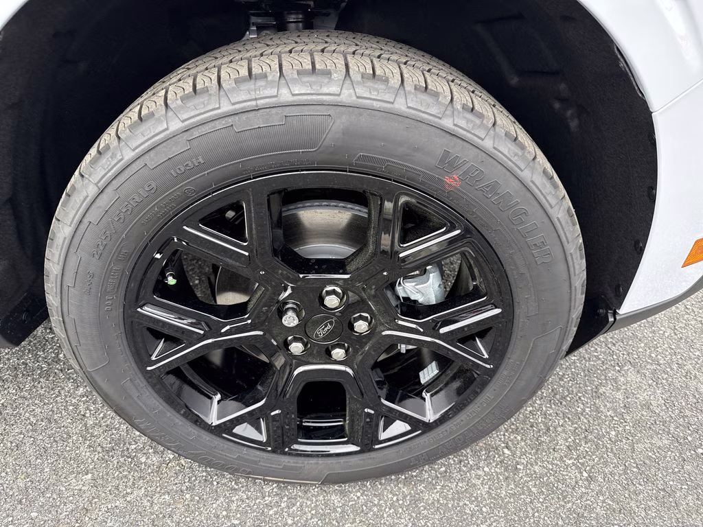 2026 White Ford Maverick XLT AWD Truck