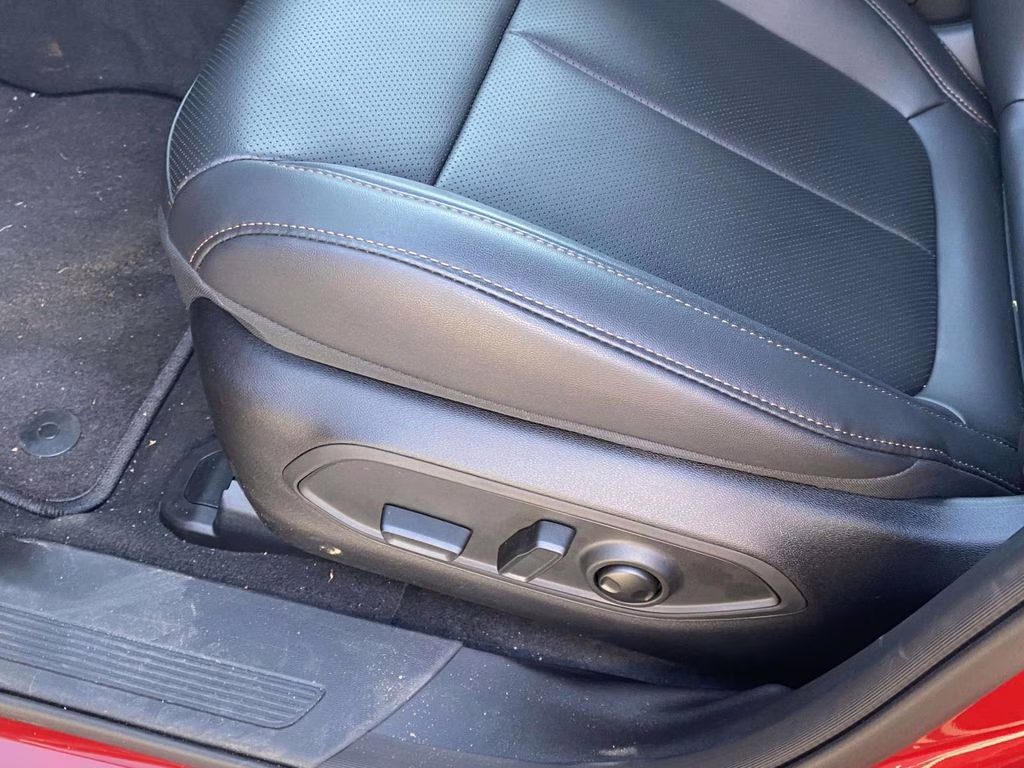 2026 Red Hot Pearlcoat Jeep Cherokee Limited 4X4 SUV