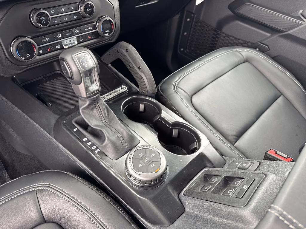 2026 Avalanche Ford Bronco Outer Banks 4X4 SUV