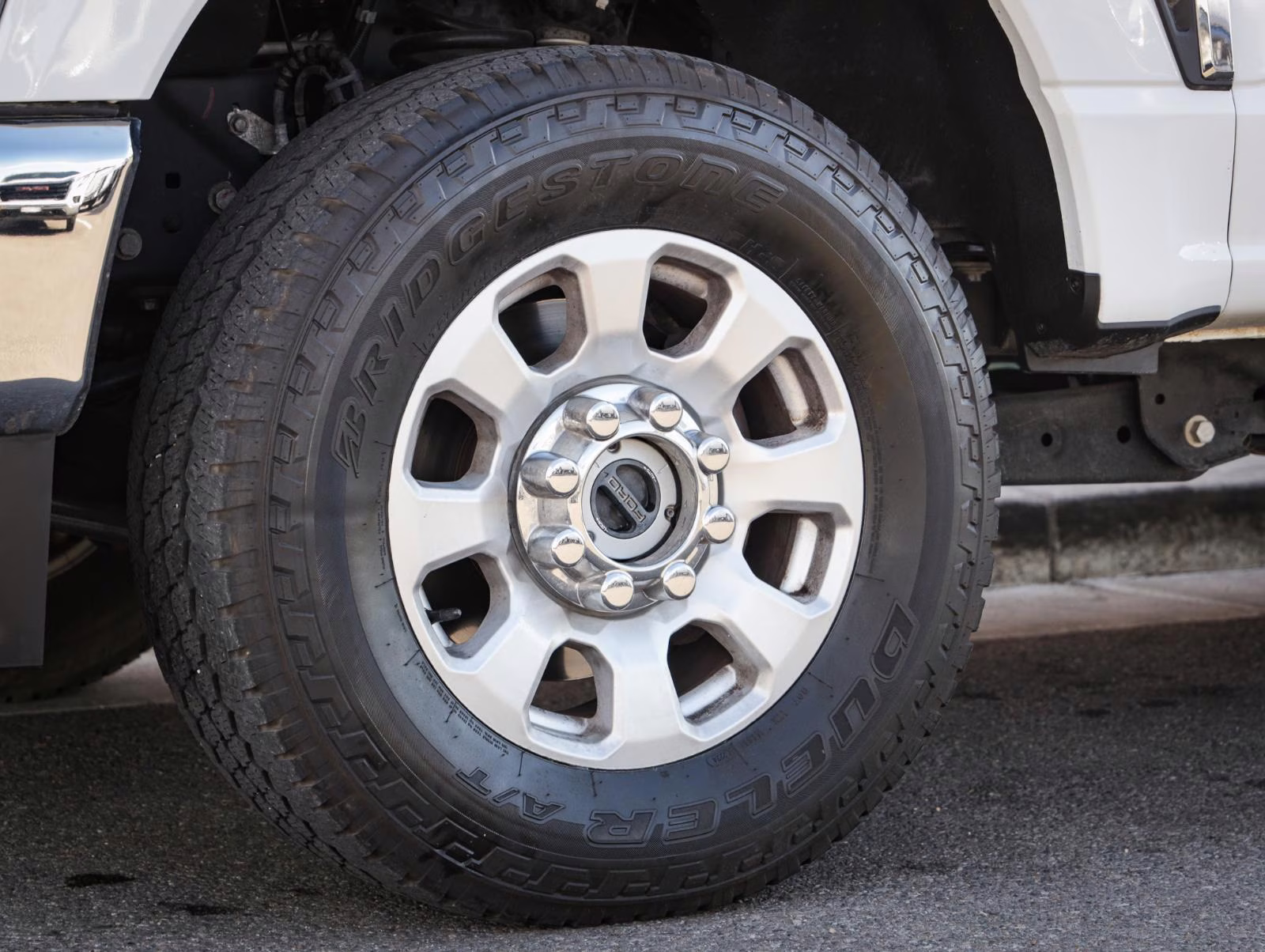 2024 Oxford White Ford Super Duty F-250 SRW XLT 4X4 Truck