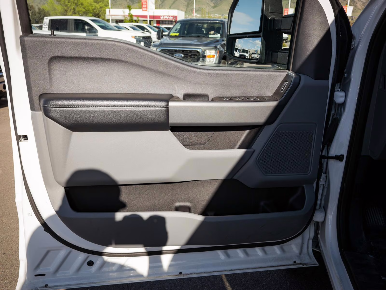 2024 Oxford White Ford Super Duty F-250 SRW XLT 4X4 Truck