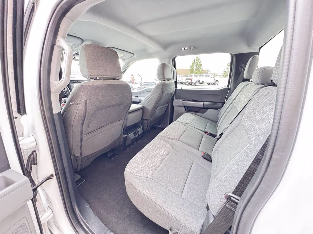 2024 Oxford White Ford Super Duty F-250 SRW XLT 4X4 Truck