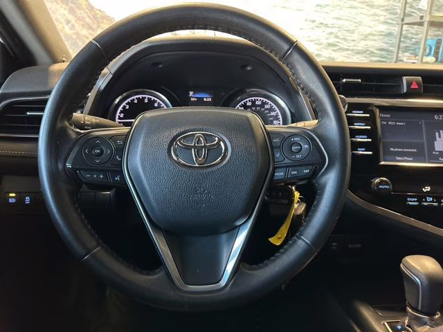 2019 Super White Toyota Camry SE FWD Sedan