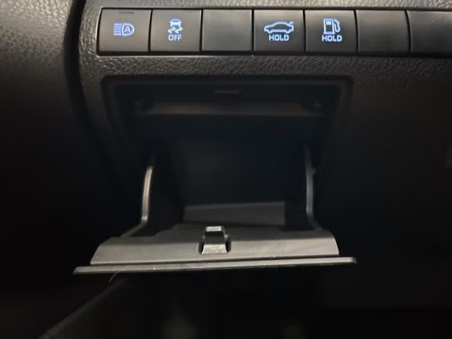 2019 Super White Toyota Camry SE FWD Sedan