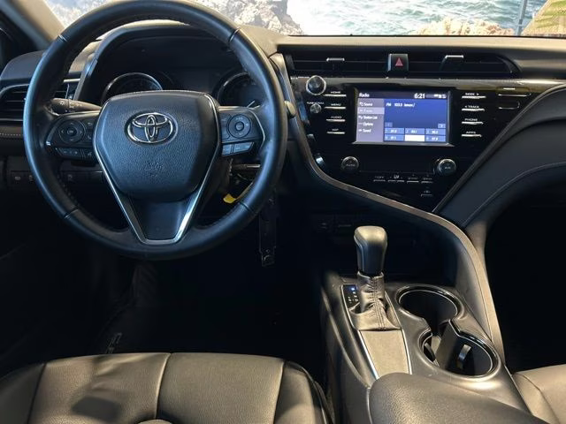 2019 Super White Toyota Camry SE FWD Sedan