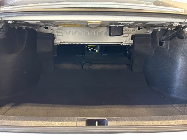 2019 Super White Toyota Camry SE FWD Sedan