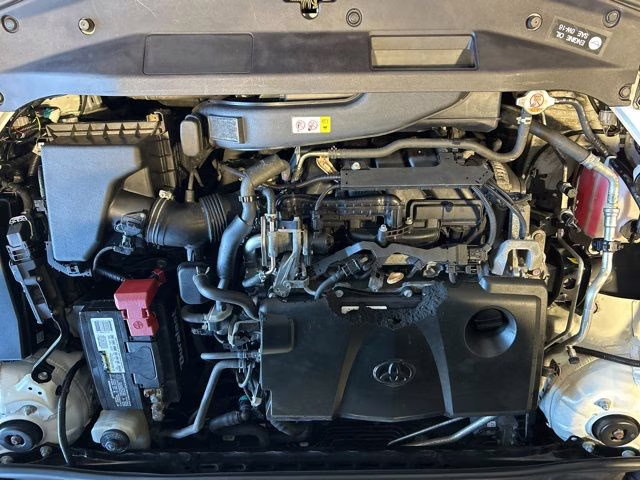 2019 Super White Toyota Camry SE FWD Sedan