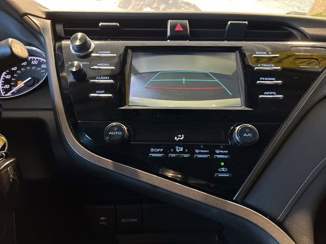 2019 Super White Toyota Camry SE FWD Sedan