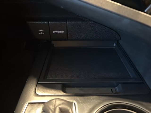 2019 Super White Toyota Camry SE FWD Sedan