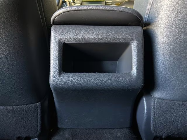 2019 Super White Toyota Camry SE FWD Sedan