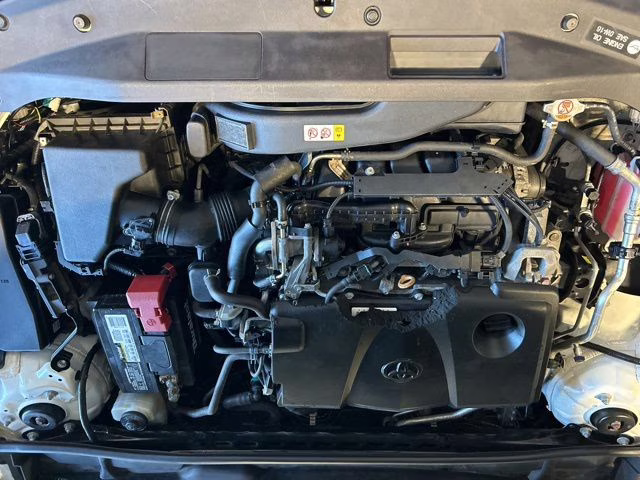 2019 Super White Toyota Camry SE FWD Sedan