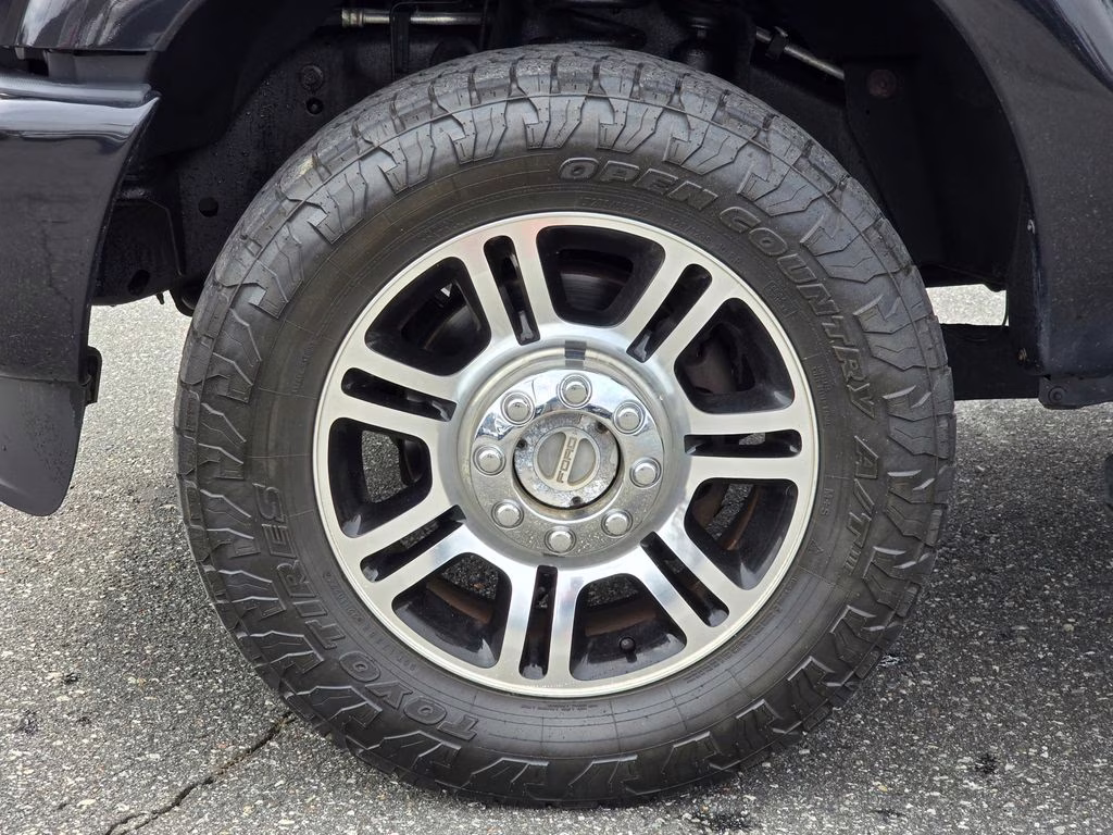 2015 Tuxedo Black Metallic Ford Super Duty F-250 SRW Lariat 4X4 Truck