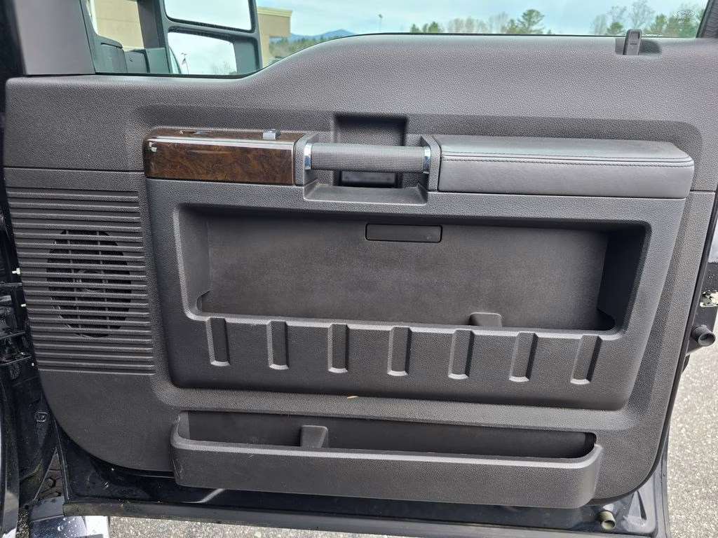 2015 Tuxedo Black Metallic Ford Super Duty F-250 SRW Lariat 4X4 Truck