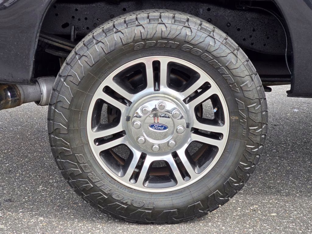 2015 Tuxedo Black Metallic Ford Super Duty F-250 SRW Lariat 4X4 Truck