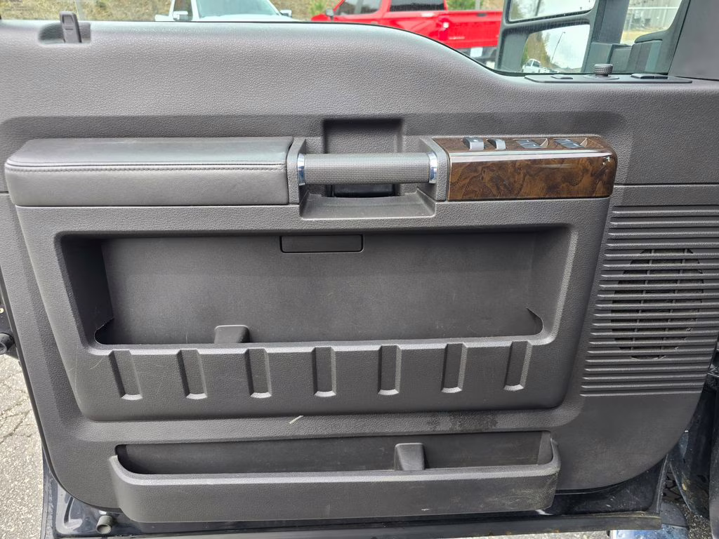 2015 Tuxedo Black Metallic Ford Super Duty F-250 SRW Lariat 4X4 Truck