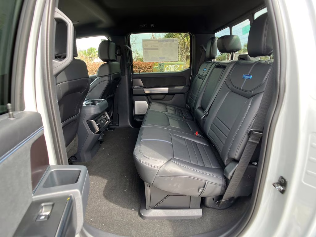 2026 Avalanche Ford Super Duty F-350 SRW Platinum 4X4 Truck