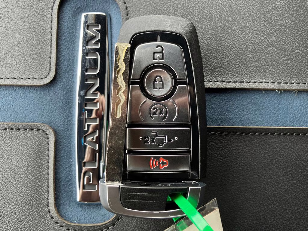 2026 Avalanche Ford Super Duty F-350 SRW Platinum 4X4 Truck