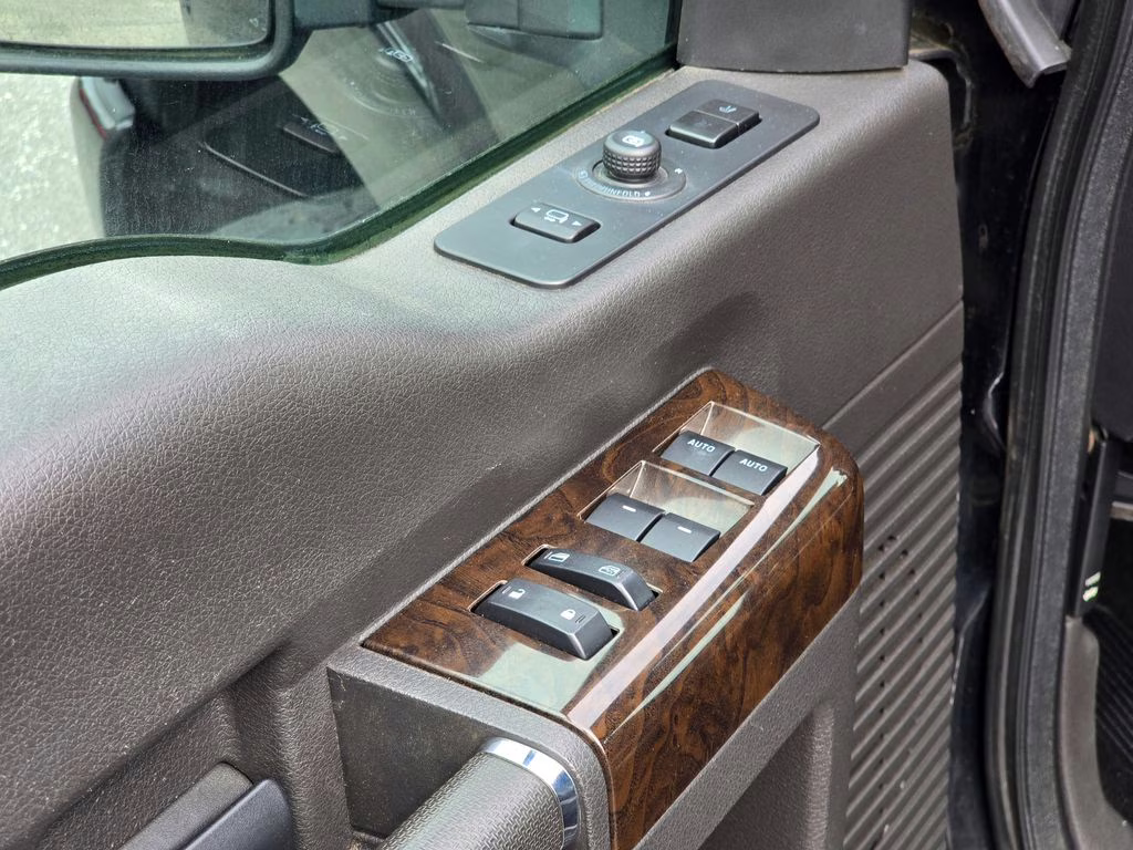 2015 Tuxedo Black Metallic Ford Super Duty F-250 SRW Lariat 4X4 Truck