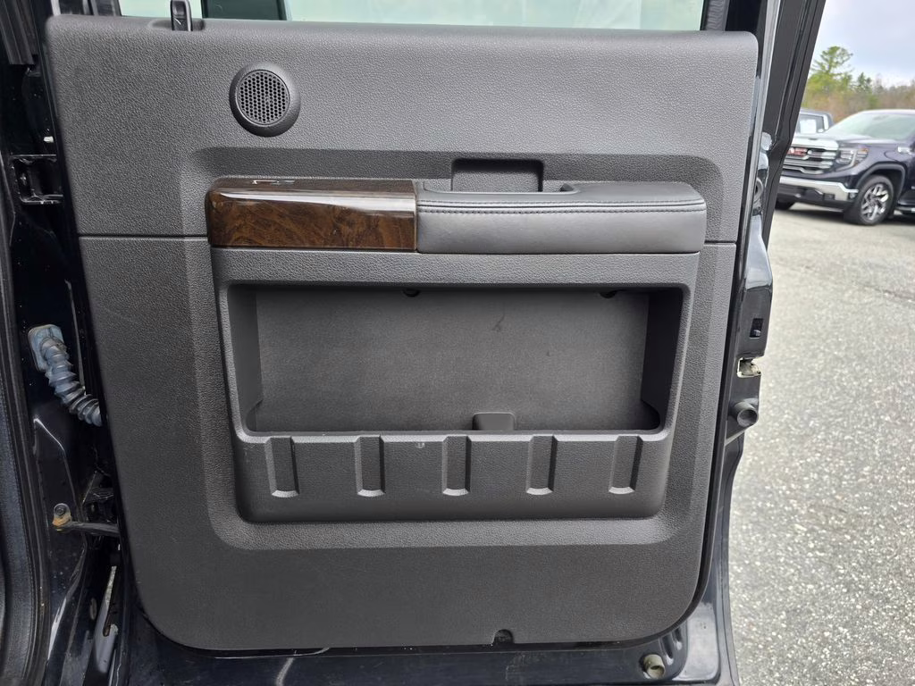 2015 Tuxedo Black Metallic Ford Super Duty F-250 SRW Lariat 4X4 Truck