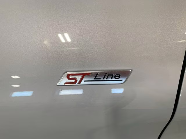 2026 Space White Metallic Ford Explorer ST-Line 4X4 SUV