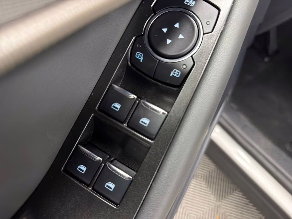 2026 STAR WHITE TRI-COAT Ford Explorer Active RWD SUV