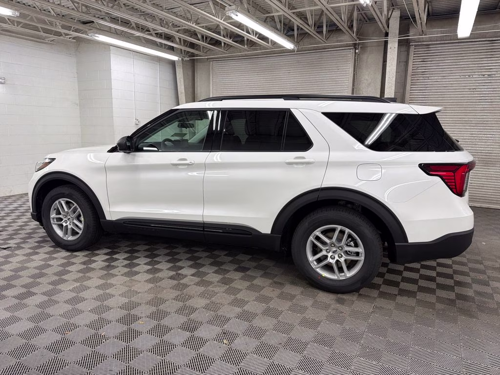 2026 White Ford Explorer Active RWD SUV