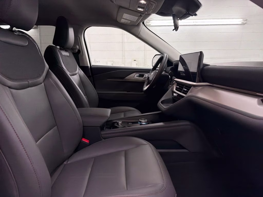 2026 White Ford Explorer Active RWD SUV