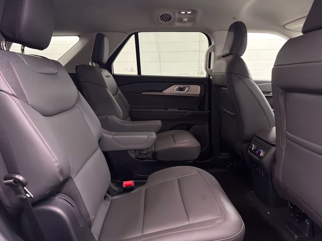 2026 White Ford Explorer Active RWD SUV