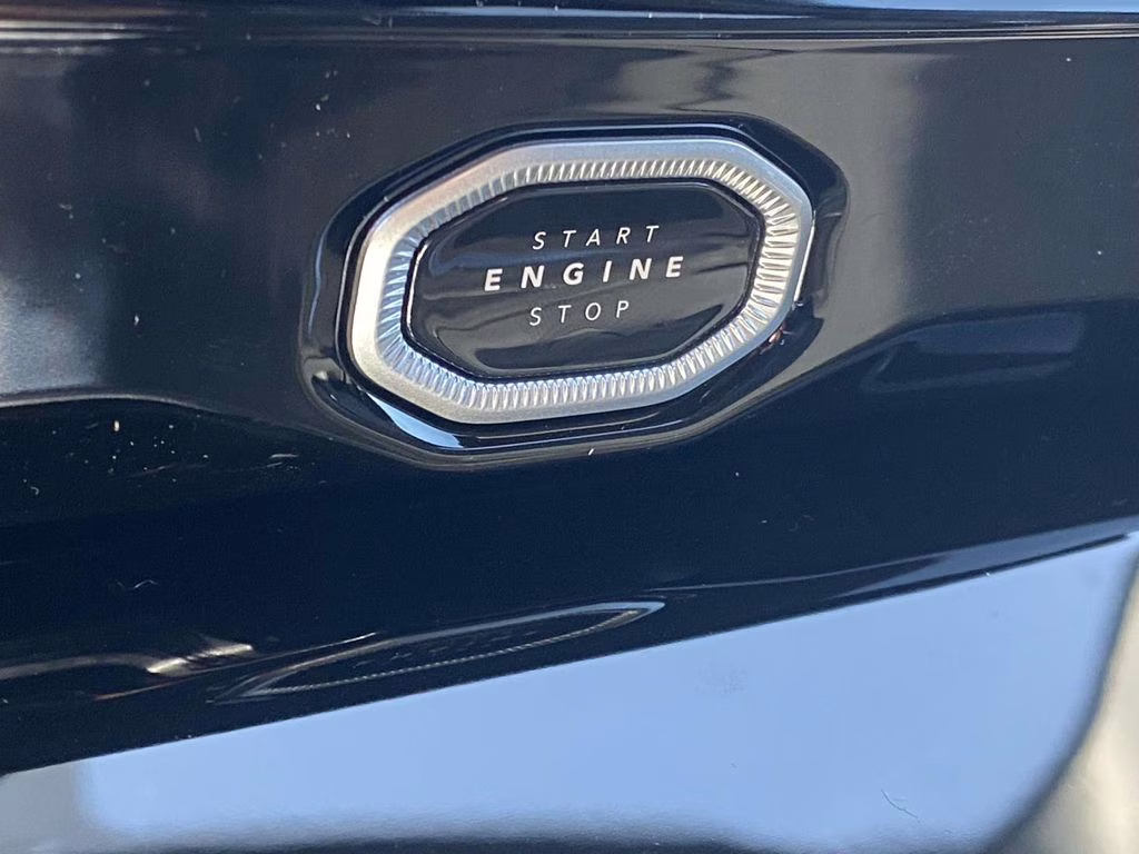 2026 Bright White Clearcoat Jeep Grand Cherokee Laredo Altitude 4X4 SUV