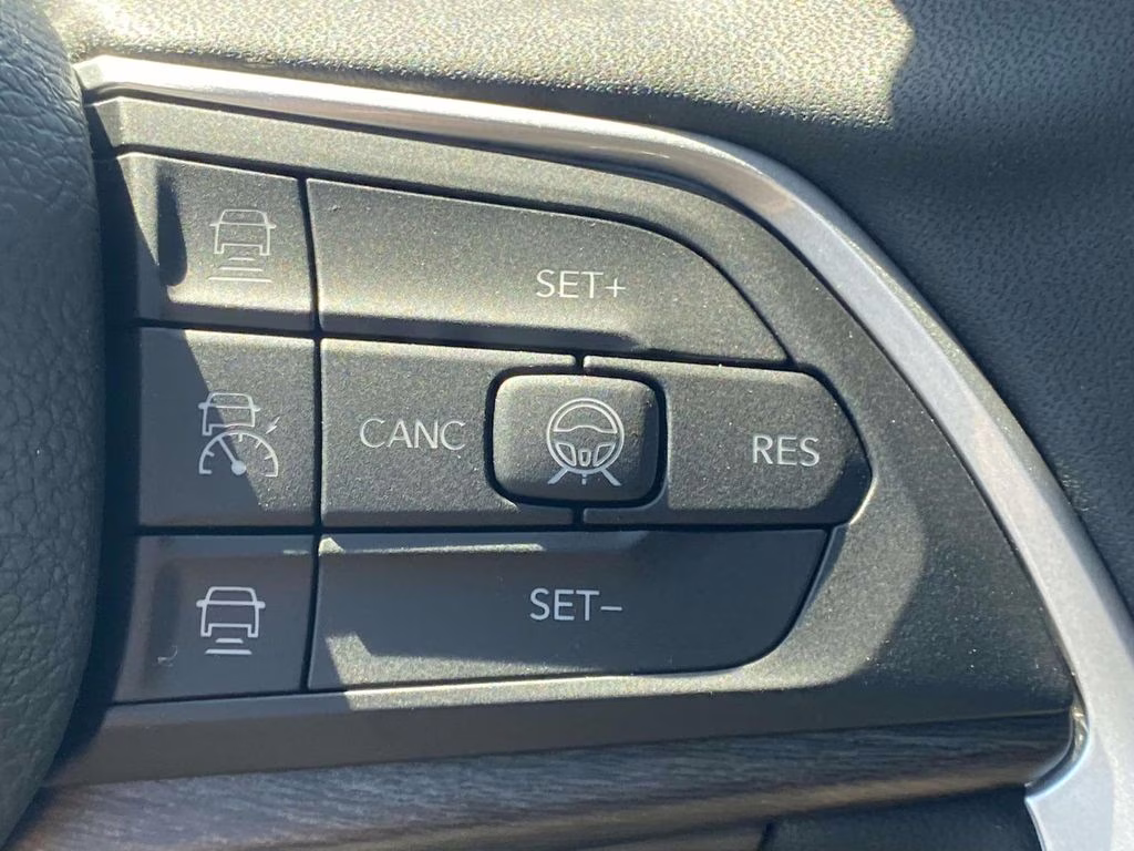 2026 Bright White Clearcoat Jeep Grand Cherokee Laredo Altitude 4X4 SUV