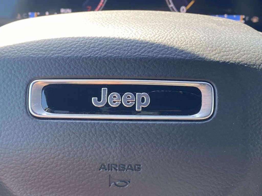 2026 Bright White Clearcoat Jeep Grand Cherokee Laredo Altitude 4X4 SUV