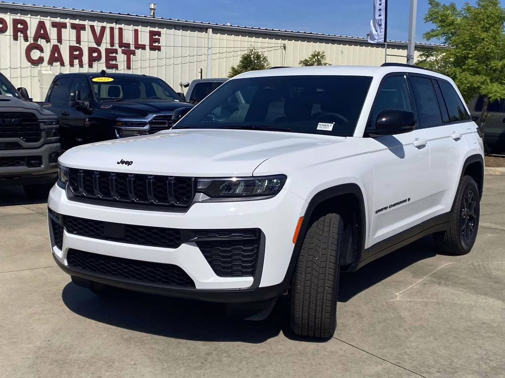 2026 Bright White Clearcoat Jeep Grand Cherokee Laredo Altitude 4X4 SUV