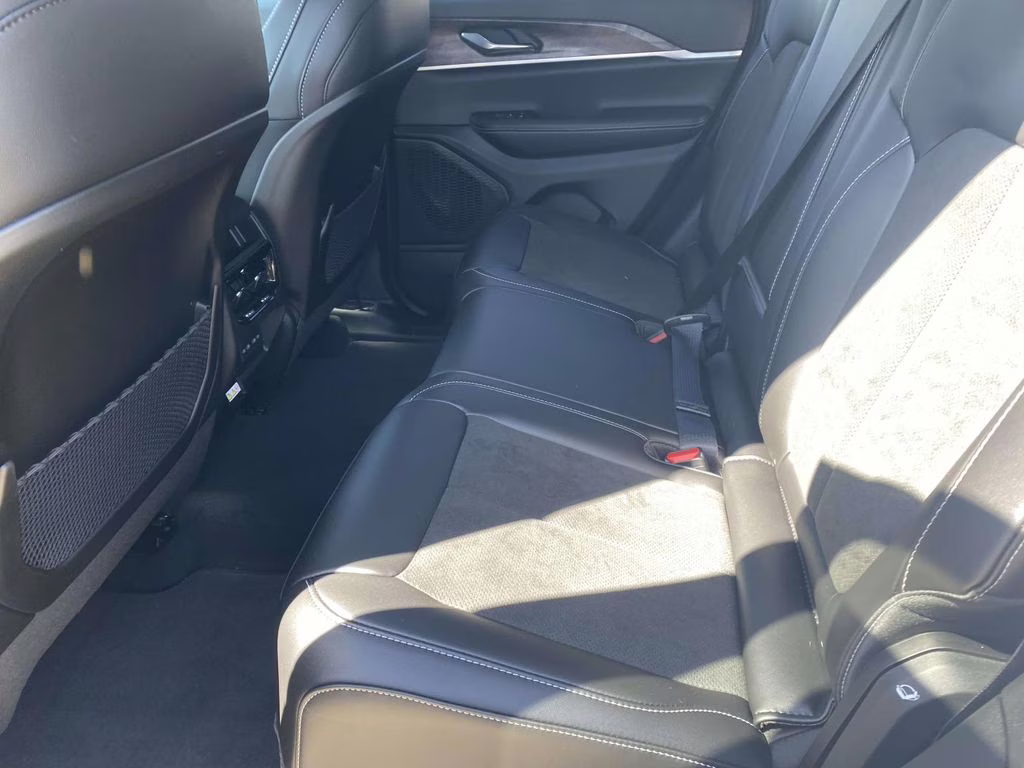 2026 Bright White Clearcoat Jeep Grand Cherokee Laredo Altitude 4X4 SUV