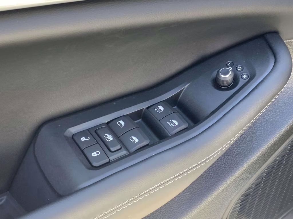 2026 Bright White Clearcoat Jeep Grand Cherokee Laredo Altitude 4X4 SUV