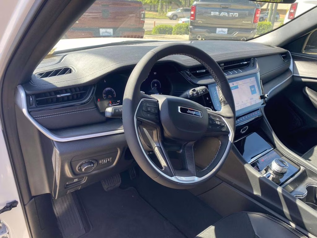 2026 Bright White Clearcoat Jeep Grand Cherokee Laredo Altitude 4X4 SUV