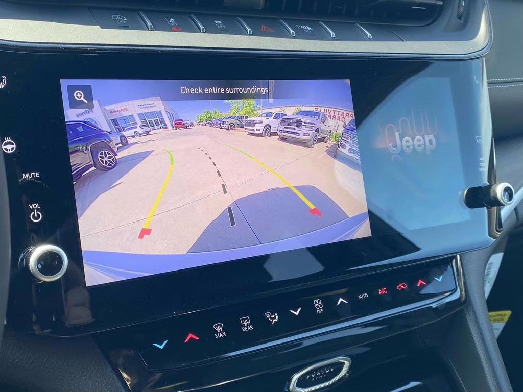 2026 Bright White Clearcoat Jeep Grand Cherokee Laredo Altitude 4X4 SUV