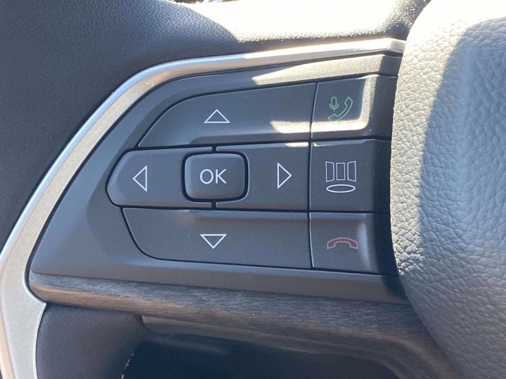 2026 Bright White Clearcoat Jeep Grand Cherokee Laredo Altitude 4X4 SUV