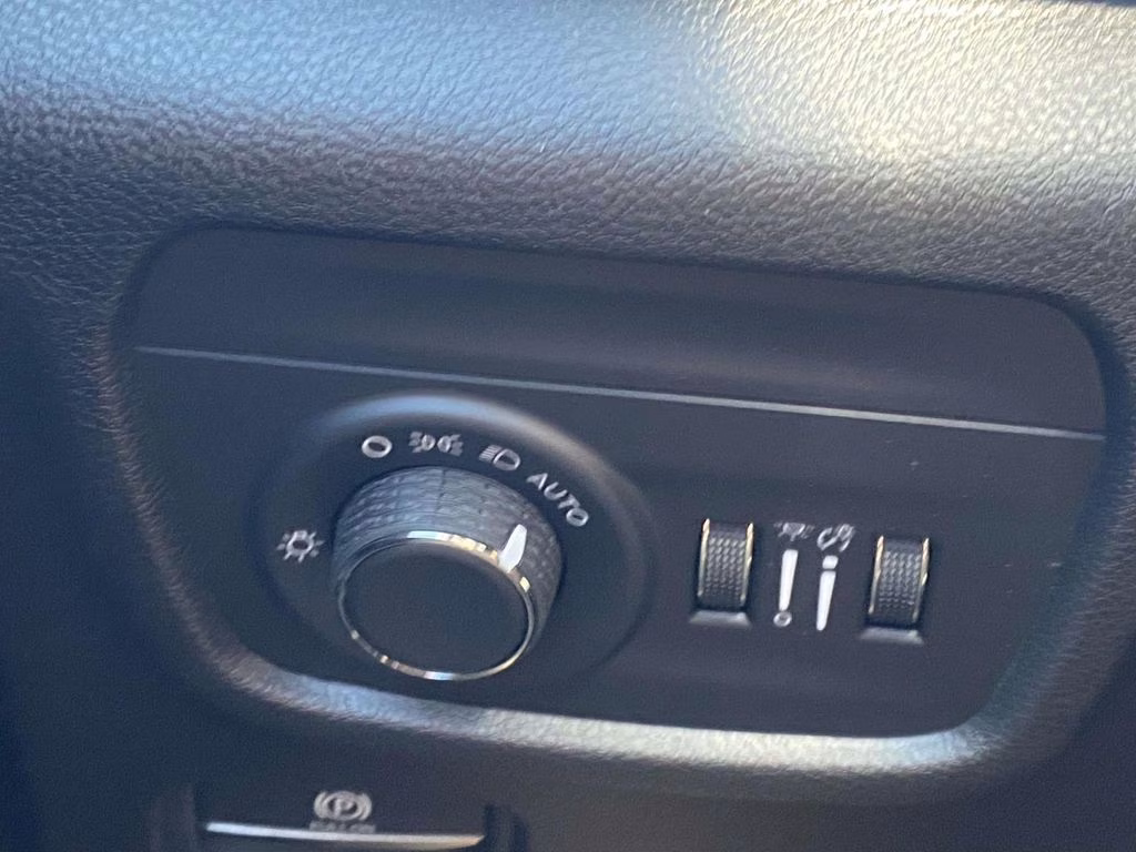 2026 Bright White Clearcoat Jeep Grand Cherokee Laredo Altitude 4X4 SUV