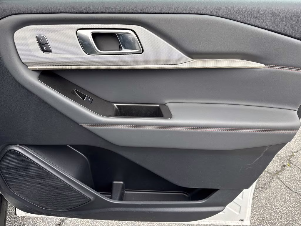 2026 White Metallic Ford Explorer Active RWD SUV