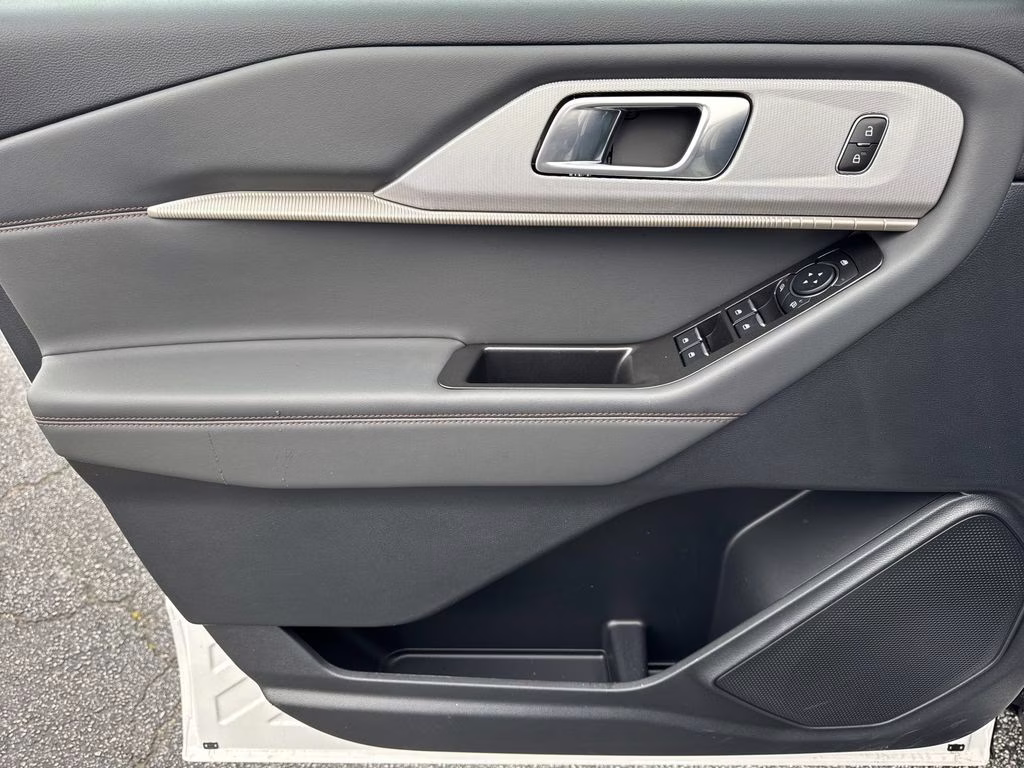 2026 White Metallic Ford Explorer Active RWD SUV