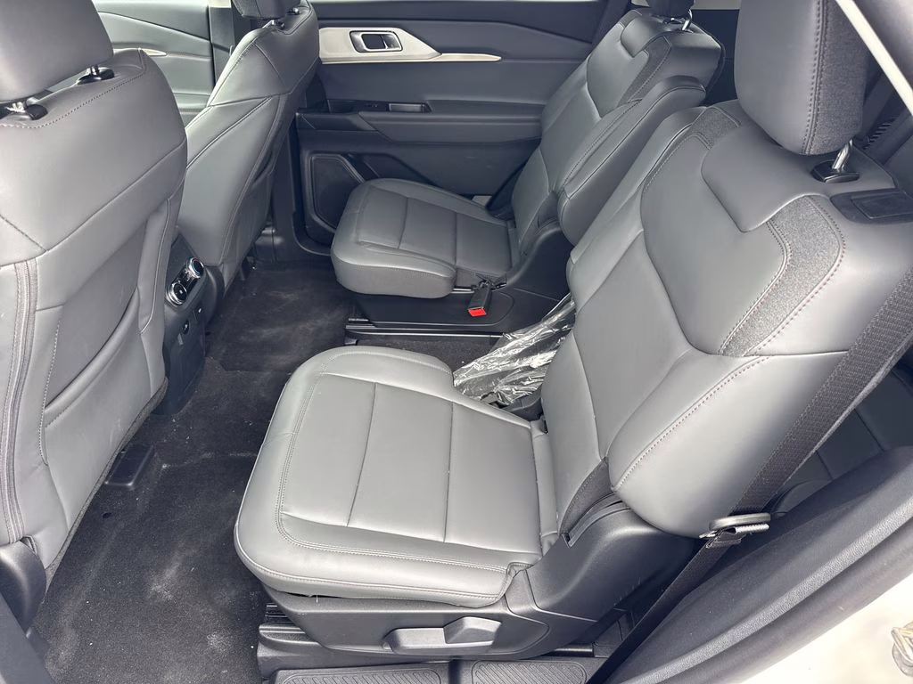 2026 White Metallic Ford Explorer Active RWD SUV