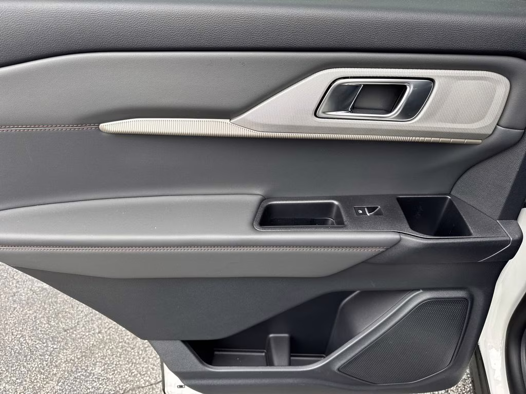 2026 White Metallic Ford Explorer Active RWD SUV