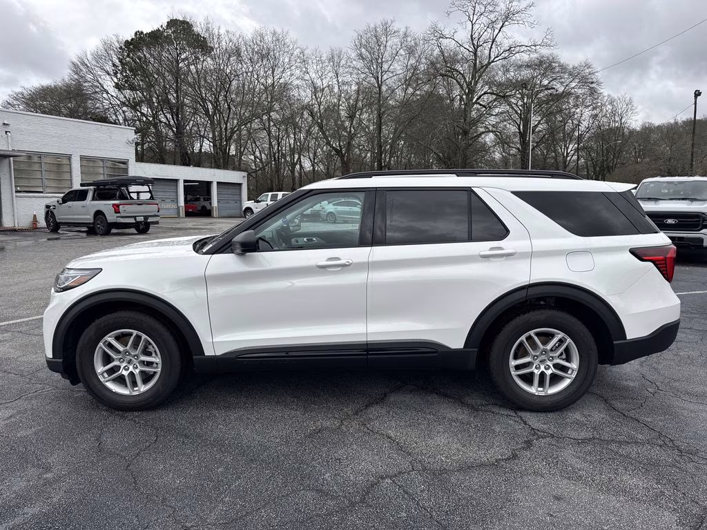 2026 White Metallic Ford Explorer Active RWD SUV