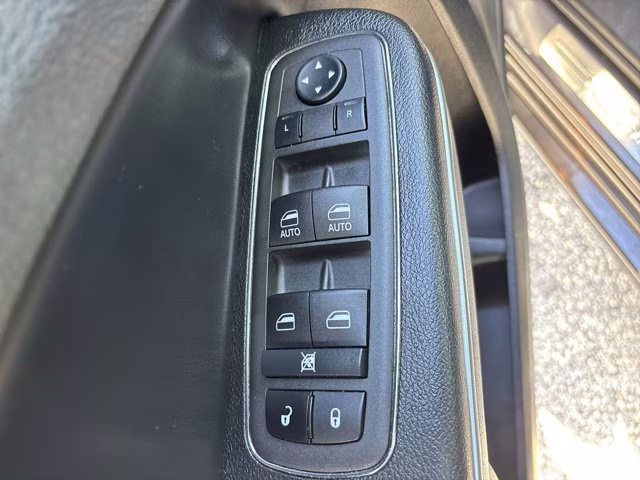 2022 Granite Crystal Metallic Clearcoat Chrysler 300 S RWD Sedan