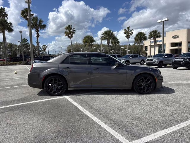 2022 Granite Crystal Metallic Clearcoat Chrysler 300 S RWD Sedan